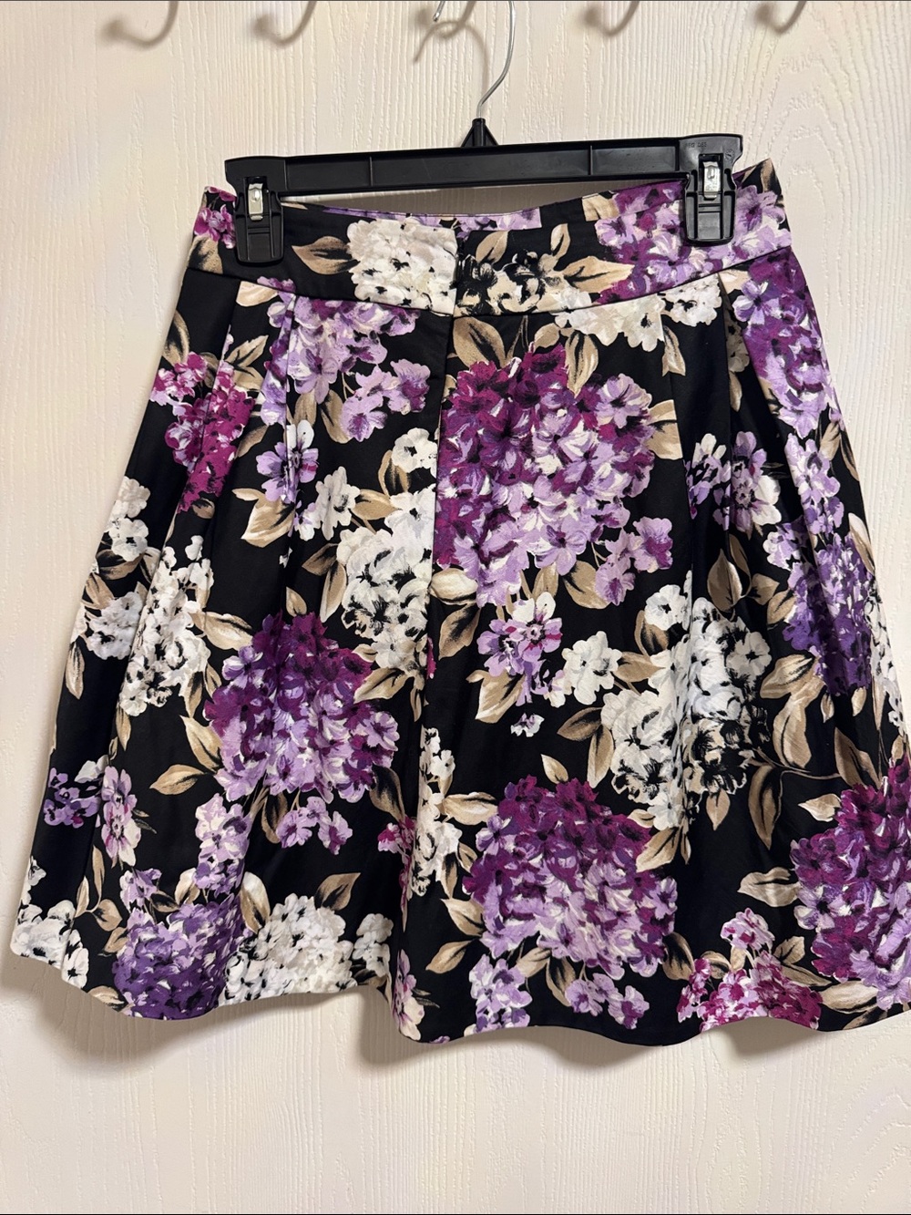 White House Black Market Floral Hydrangea Pleated Mini Skirt Women’s 2 (M) Lined - Picture 4 of 8